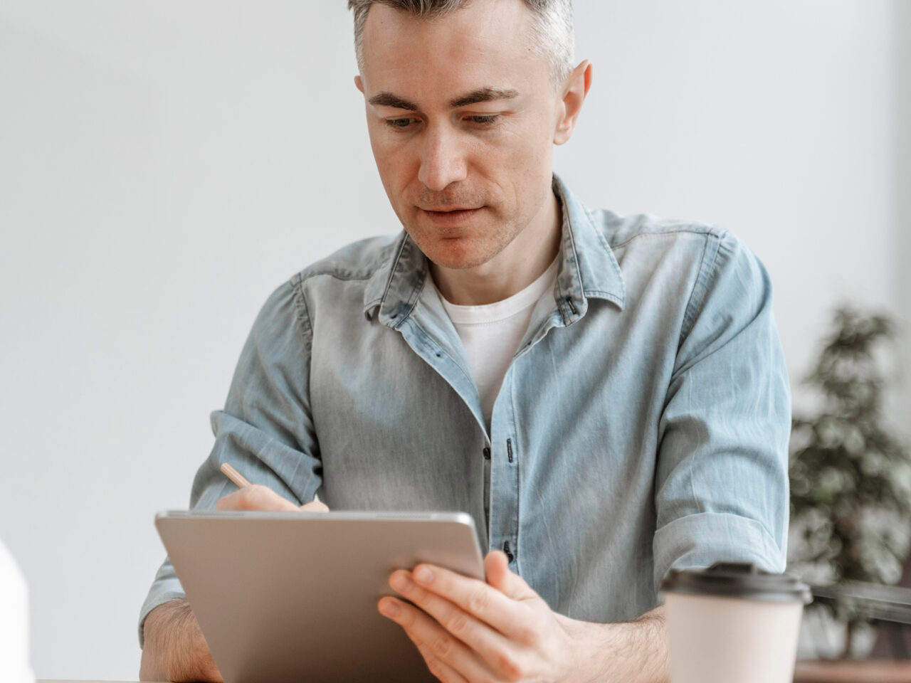 portrait-man-working-tablet